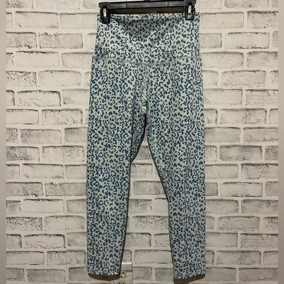 Women’s Evolution and Creation blue animal print high waist The Mia leggings Med - Picture 1 of 3